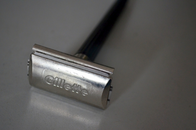 toiletteur-PIGNANS-min_single-edge-razor